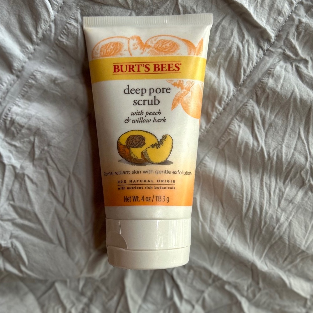 BURT’S BEES Deep Pore Scrub